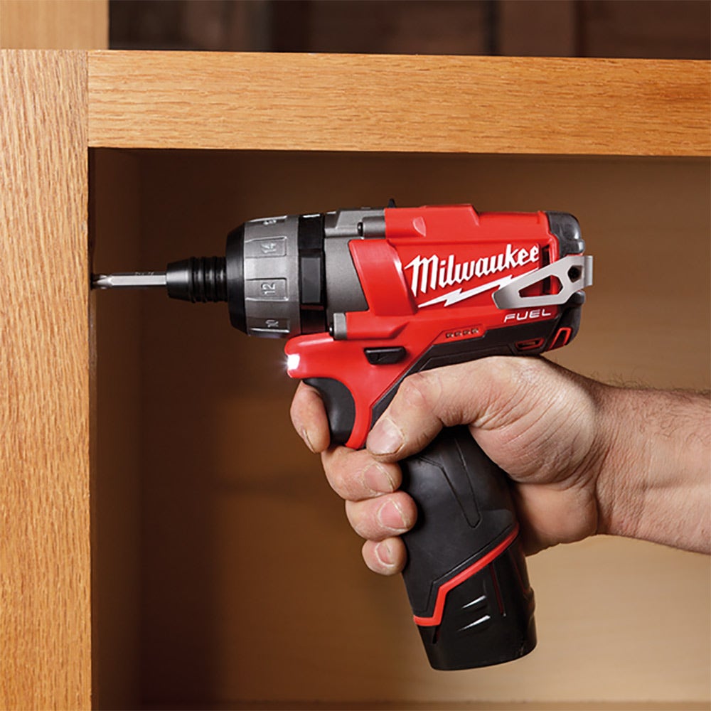 MILWAUKEE 12V 3.0Ah 1/4inch Screwdriver Kit M12CD-302C