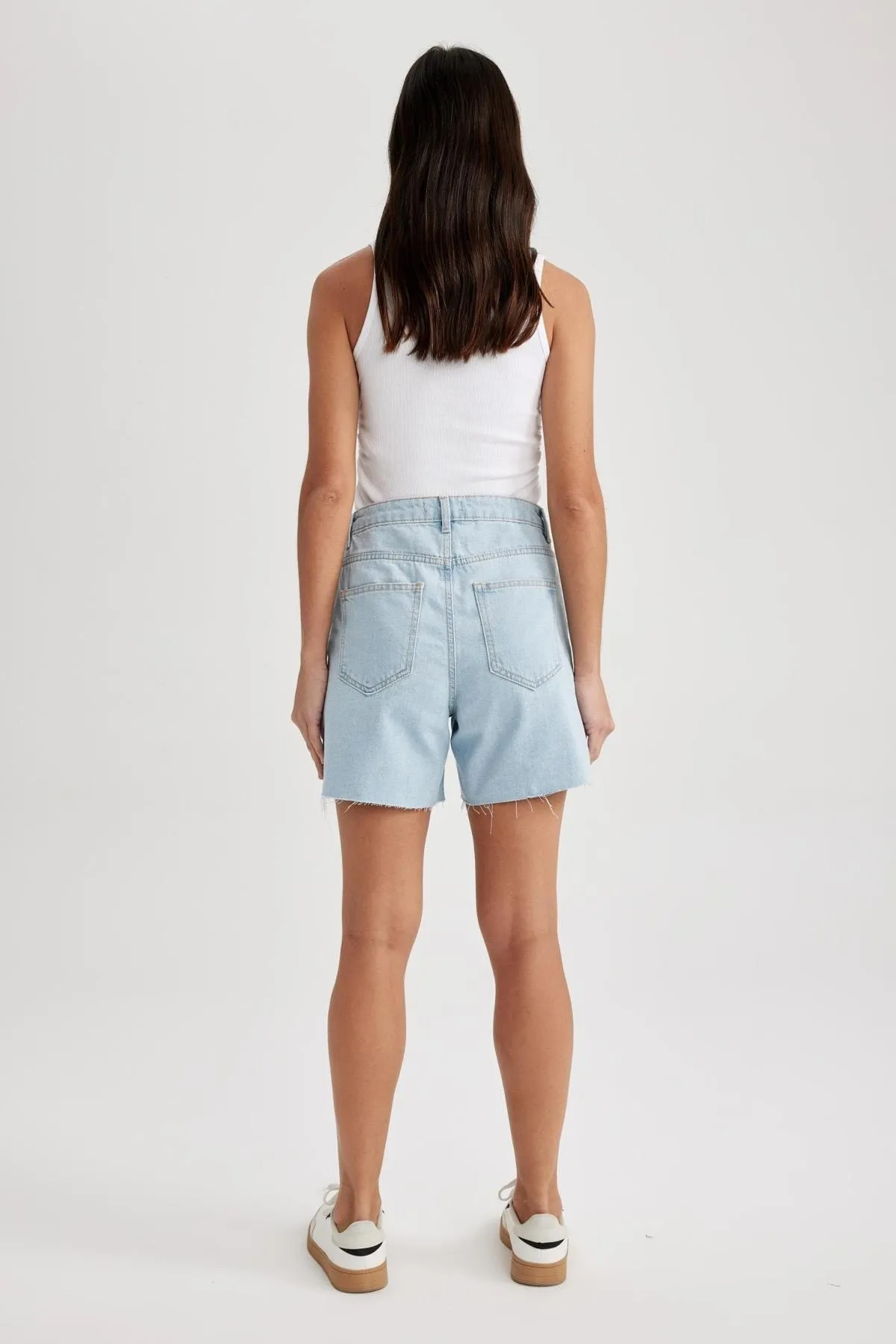 DeFacto  Boyfriend Jeans-Shorts mit normaler Taille und Cut-Toe-Details A2691ax23sm