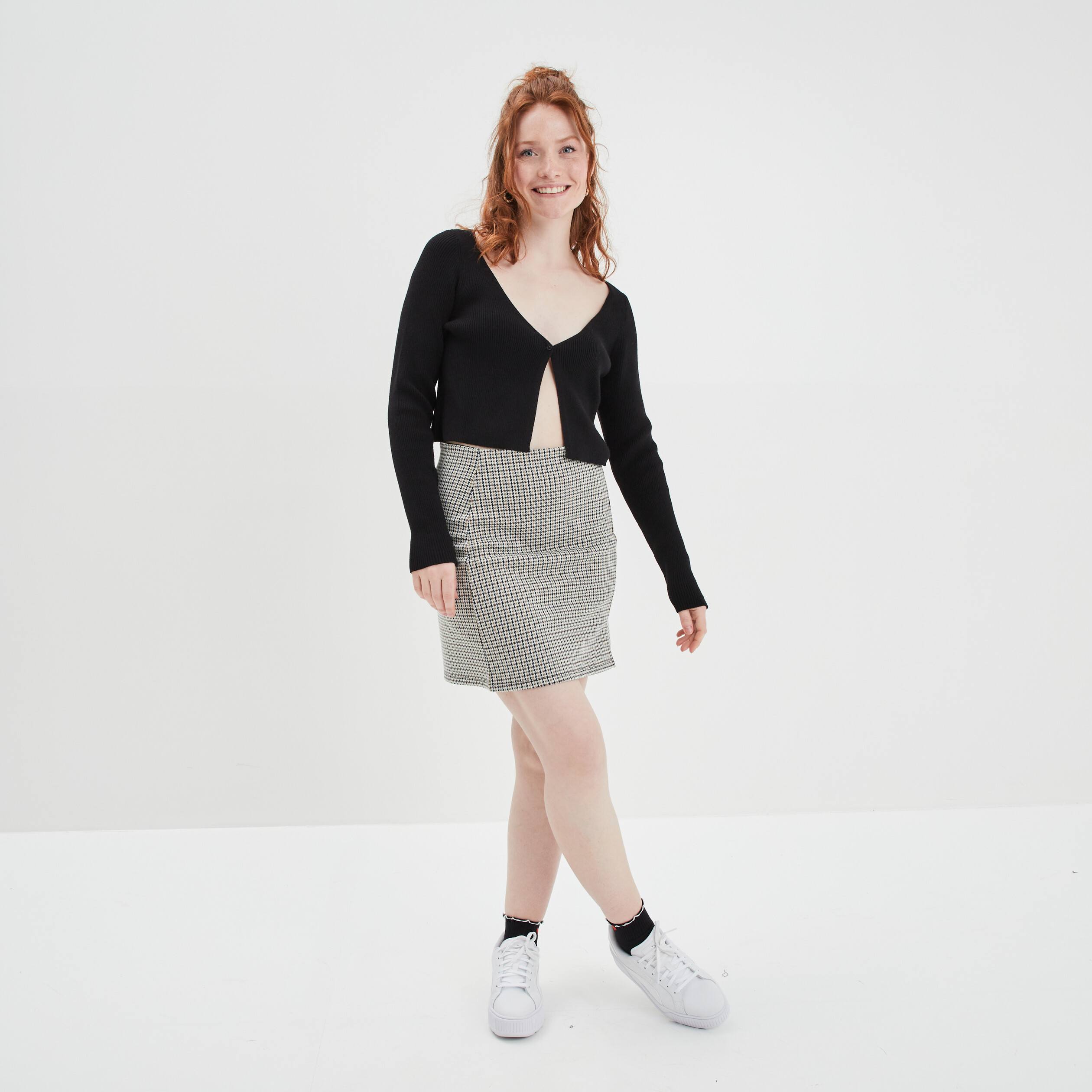 Gilet court manches longues col en V noir femme | La Halle