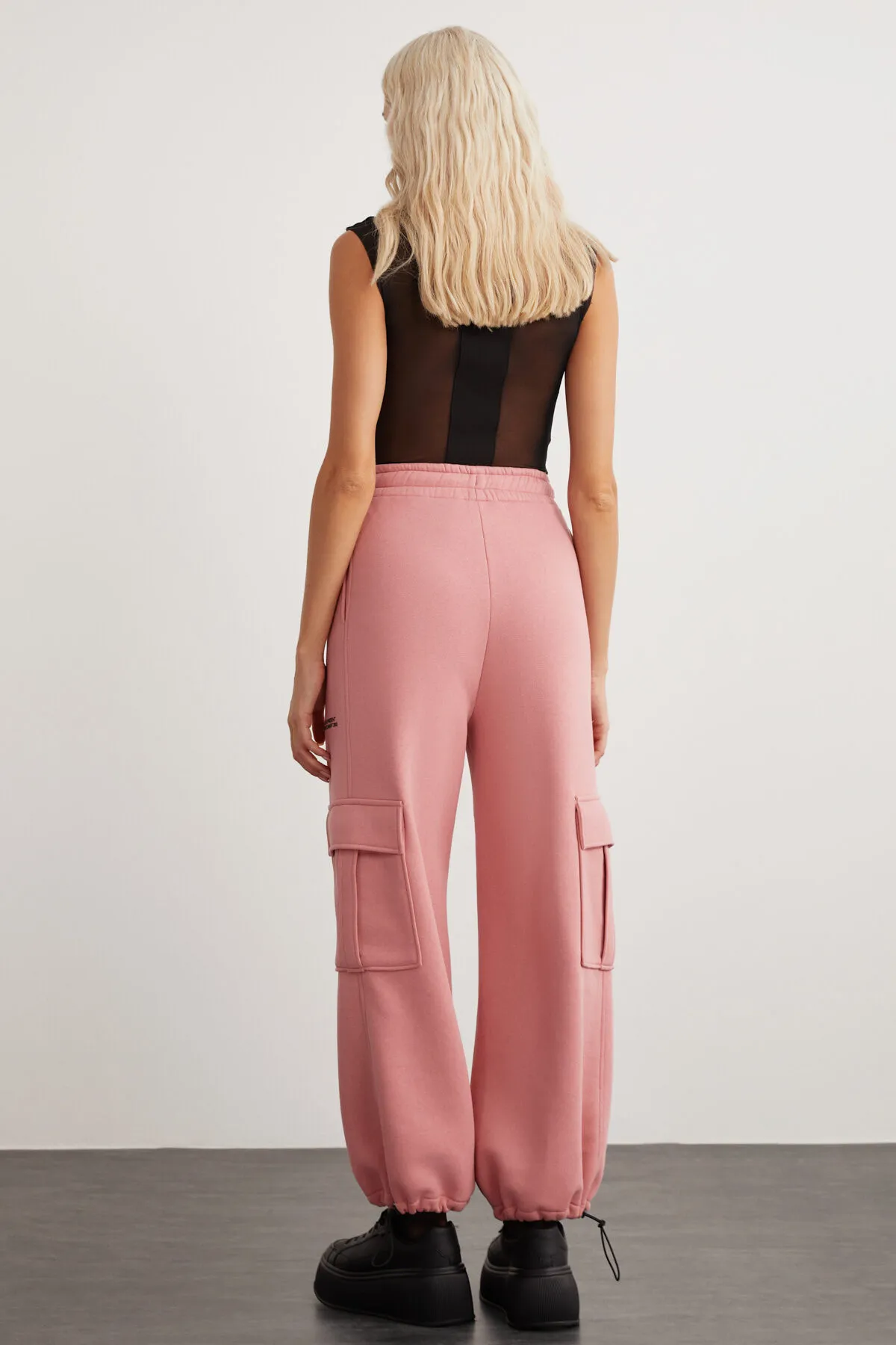 GRIMELANGE  Tegan Damen-Jogginghose mit elastischem Bund und Cargotasche, bestickt, rosa