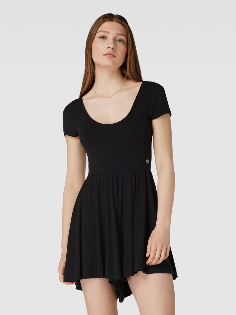 Jumpsuit mit verdrehtem Rückenausschnitt in black