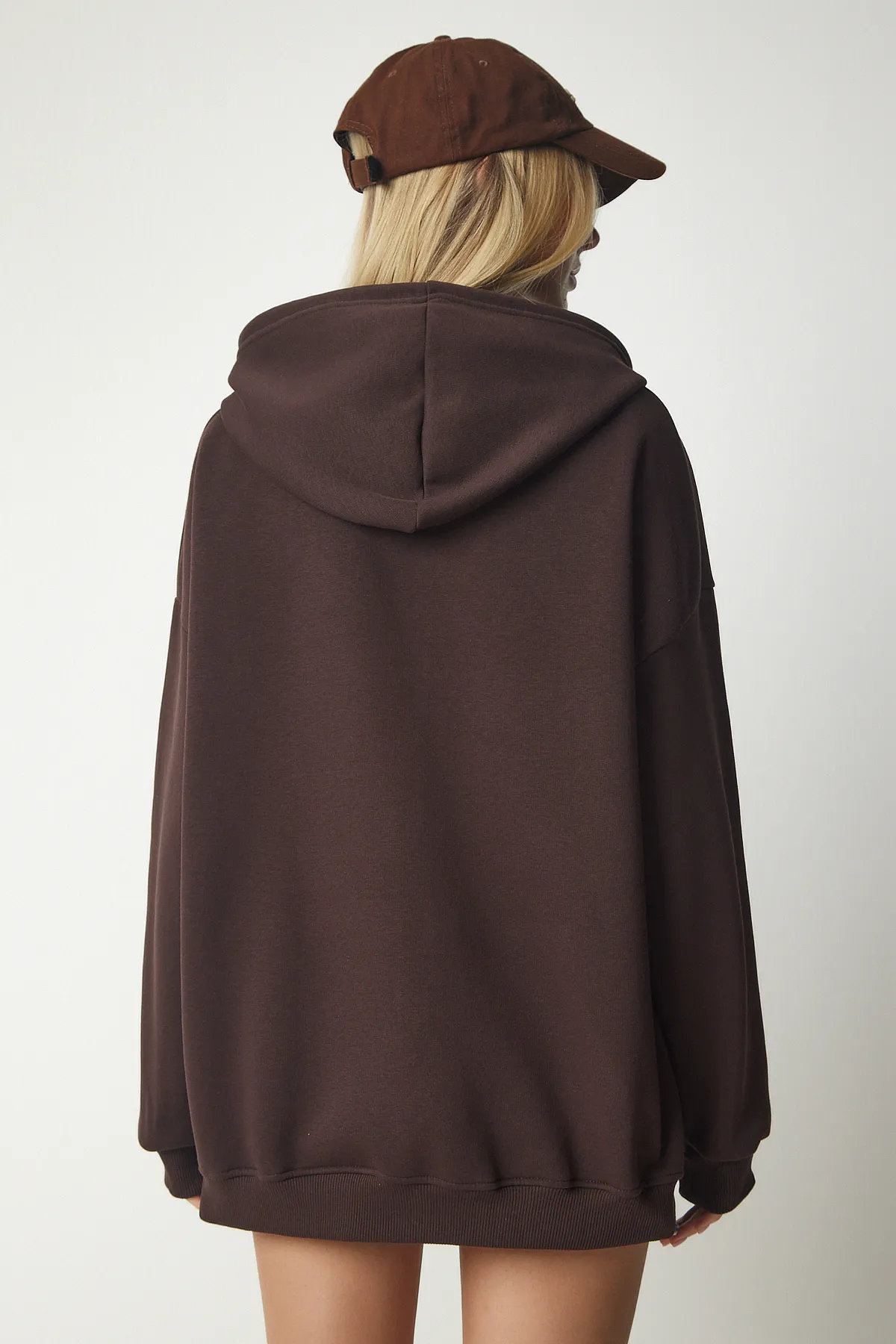 Happiness İstanbul  Braunes Oversize-Sweatshirt mit Kapuze und Reißverschluss für Damen UB00124