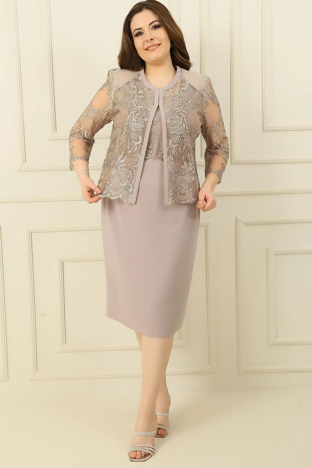 By Saygı  Top mit Pailletten besticktem, gefüttertem Kreppkleid, mit Pailletten bestickter Tülljacke, großes 2-teiliges Set