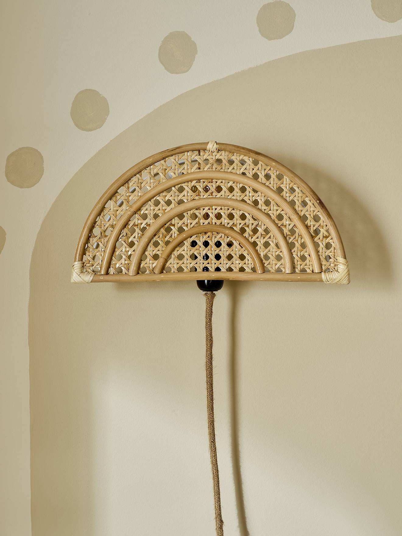 Applique arc-en-ciel en rotin et cannage bois