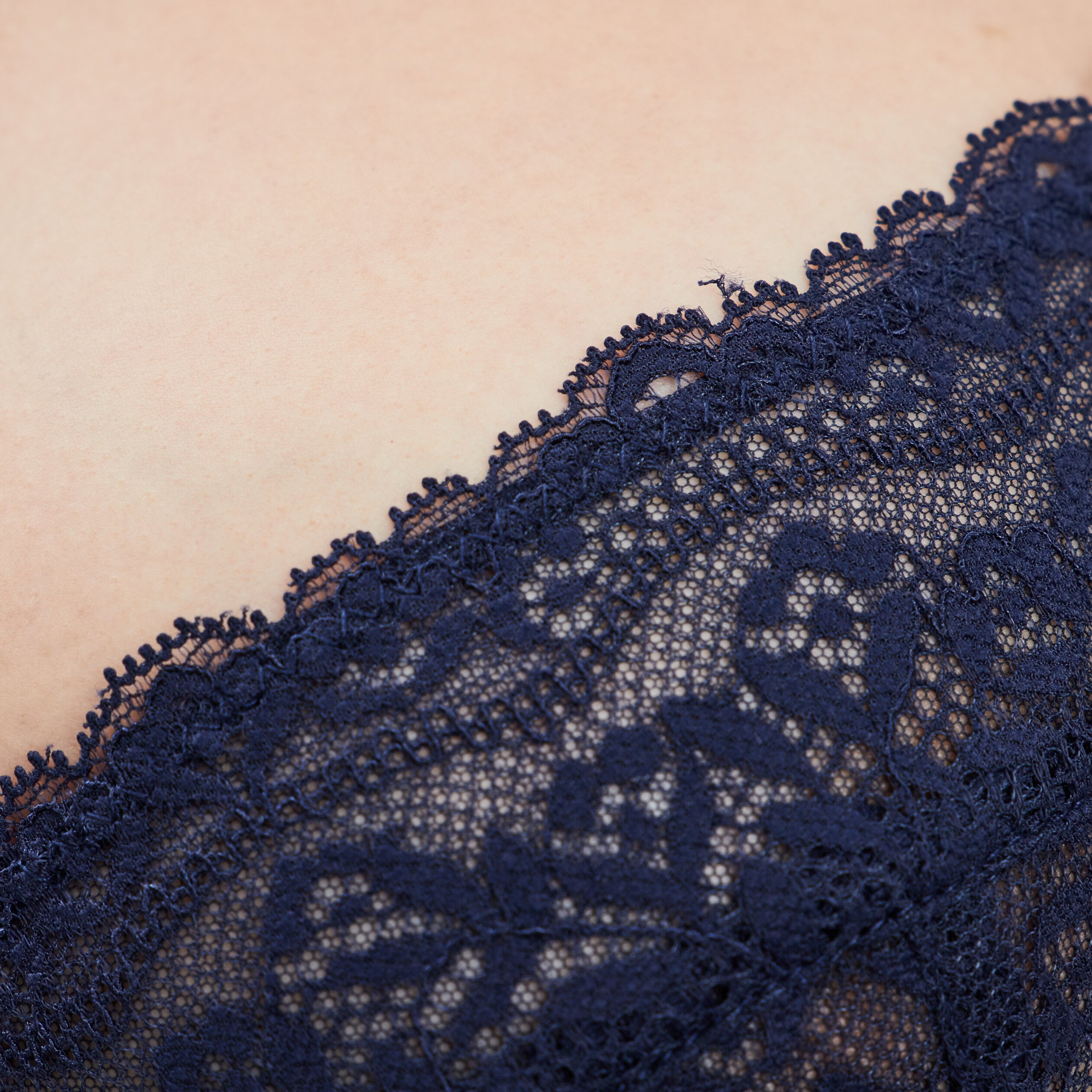 Soutien-gorge emboîtant micro dentelle bleu marine femme | La Halle