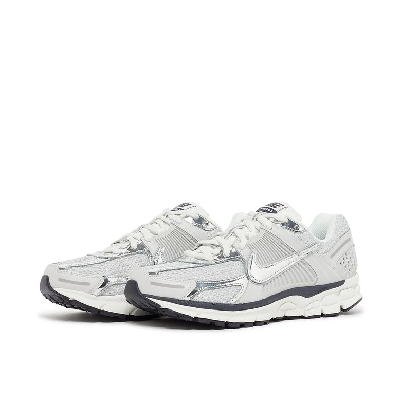 NIKE Wmns Zoom Vomero 5 