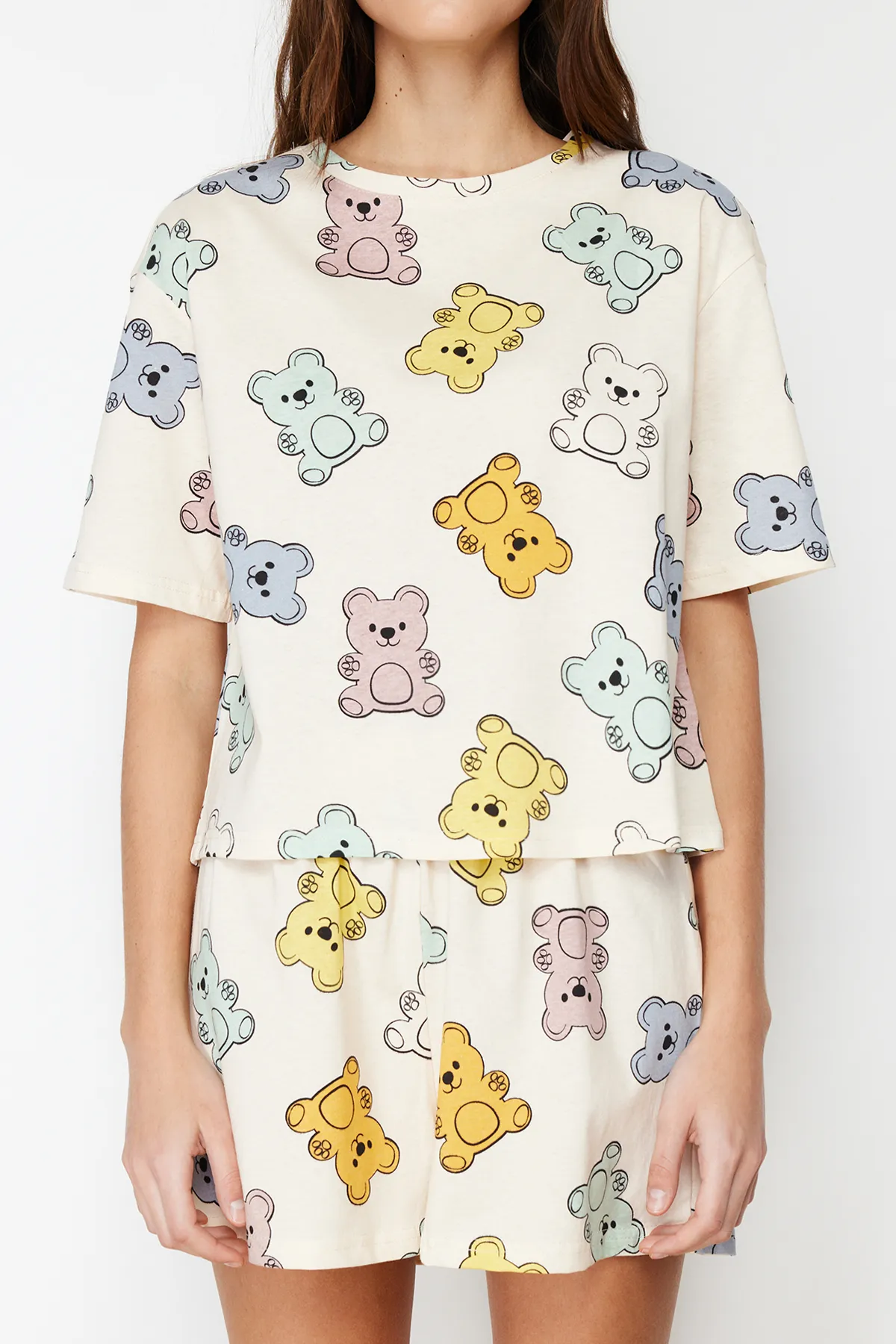 Trendyol Collection  Ecrufarbenes Strick-Pyjama-Set aus 100 % Baumwolle mit Teddybär-Muster THMSS24PT00072