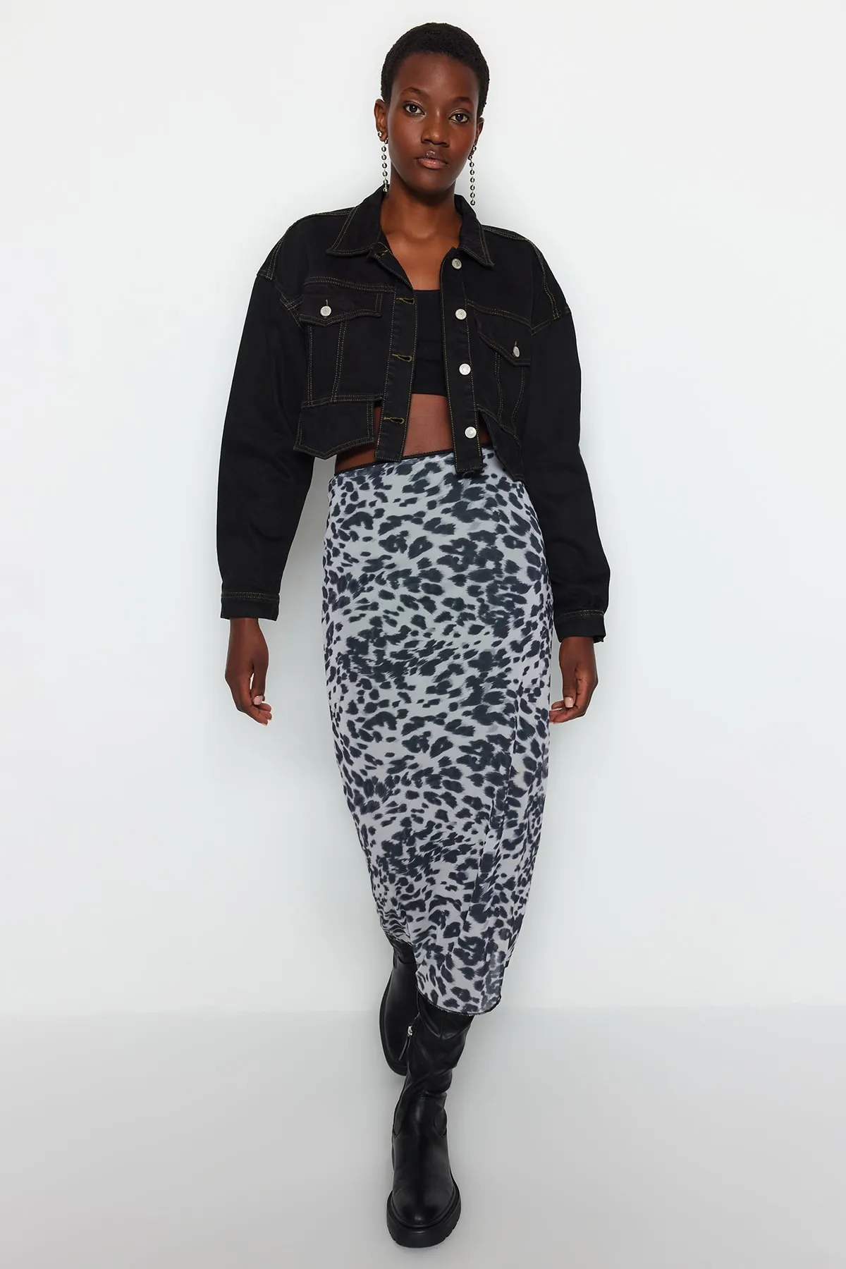 Trendyol Collection  Schwarzer Maxi-Strickrock aus dehnbarem, bedrucktem Tüll mit Taillendetail TWOAW24ET00124