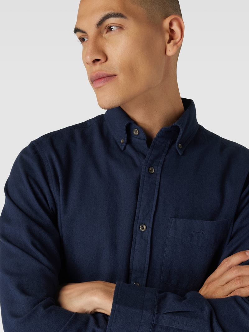 Regular Fit Freizeithemd mit Label-Stitching Modell 'HERRINGBONE' in marineblau