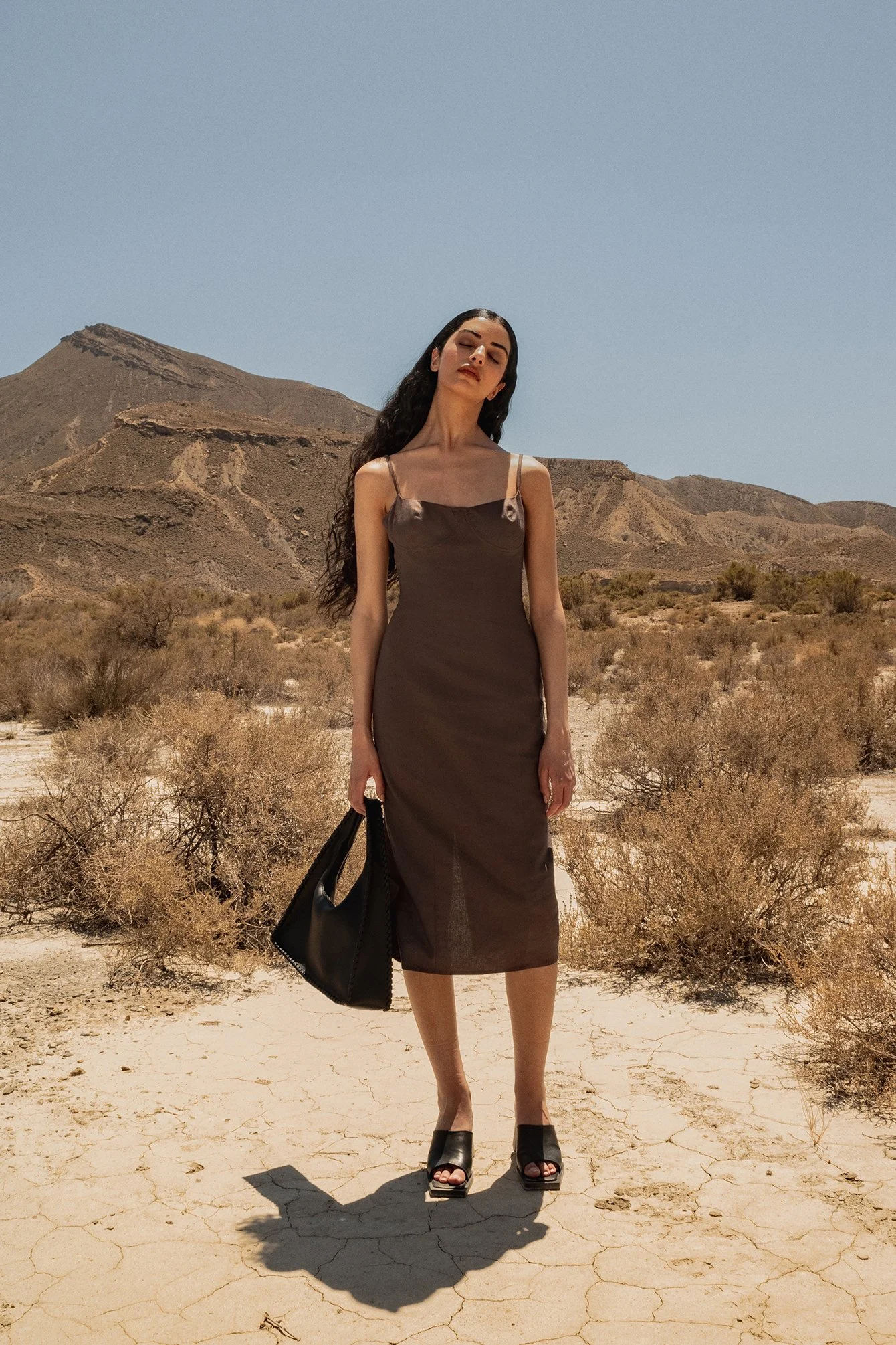 Midikleid mit Körbchendetails