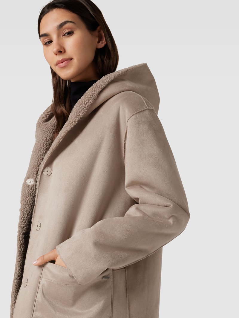 Mantel aus Teddyfell in taupe
