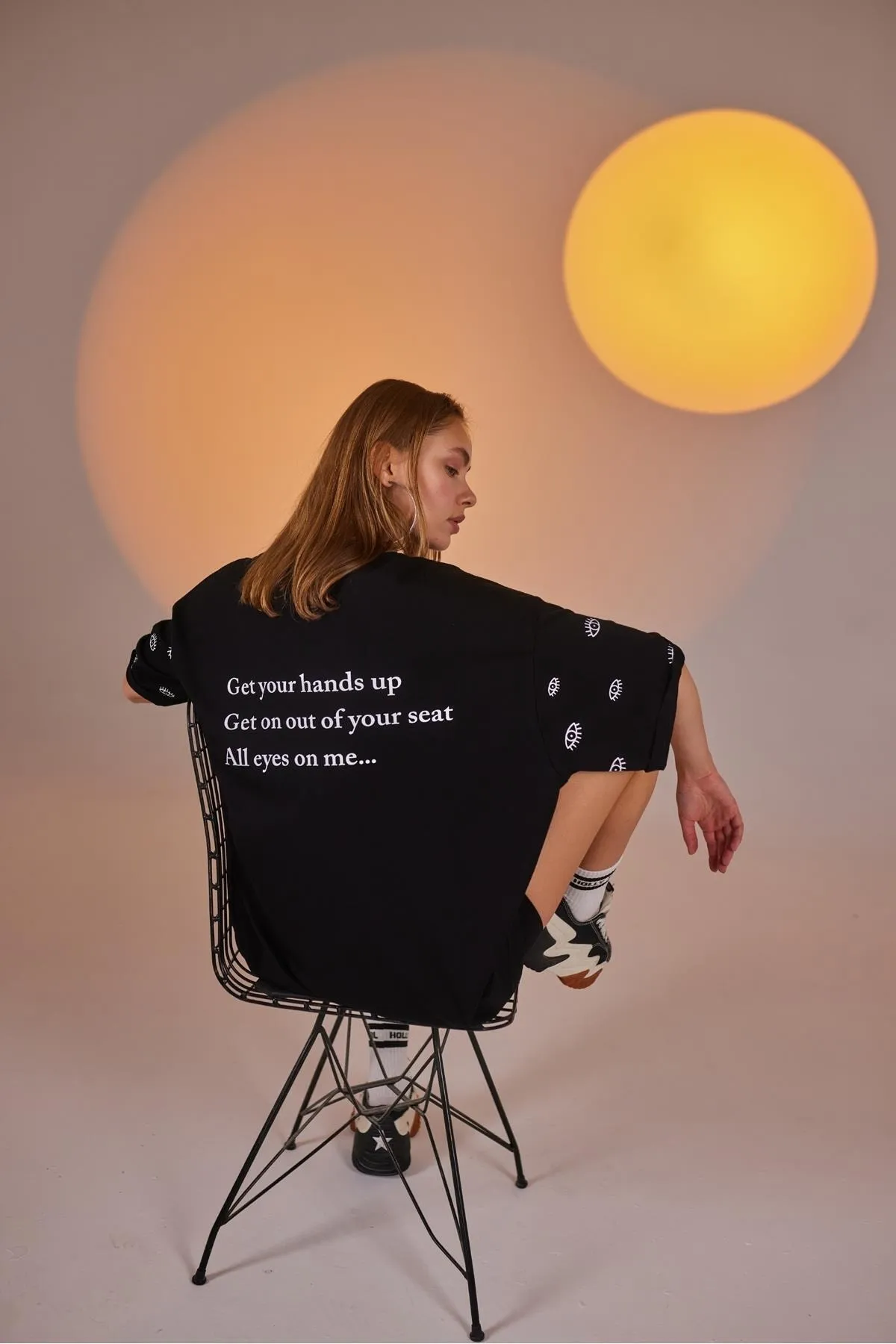 HOLLY LOLLY  Eye bedrucktes Oversize-Eye-T-Shirt-Biker-Strumpfhosen-Set in Schwarz