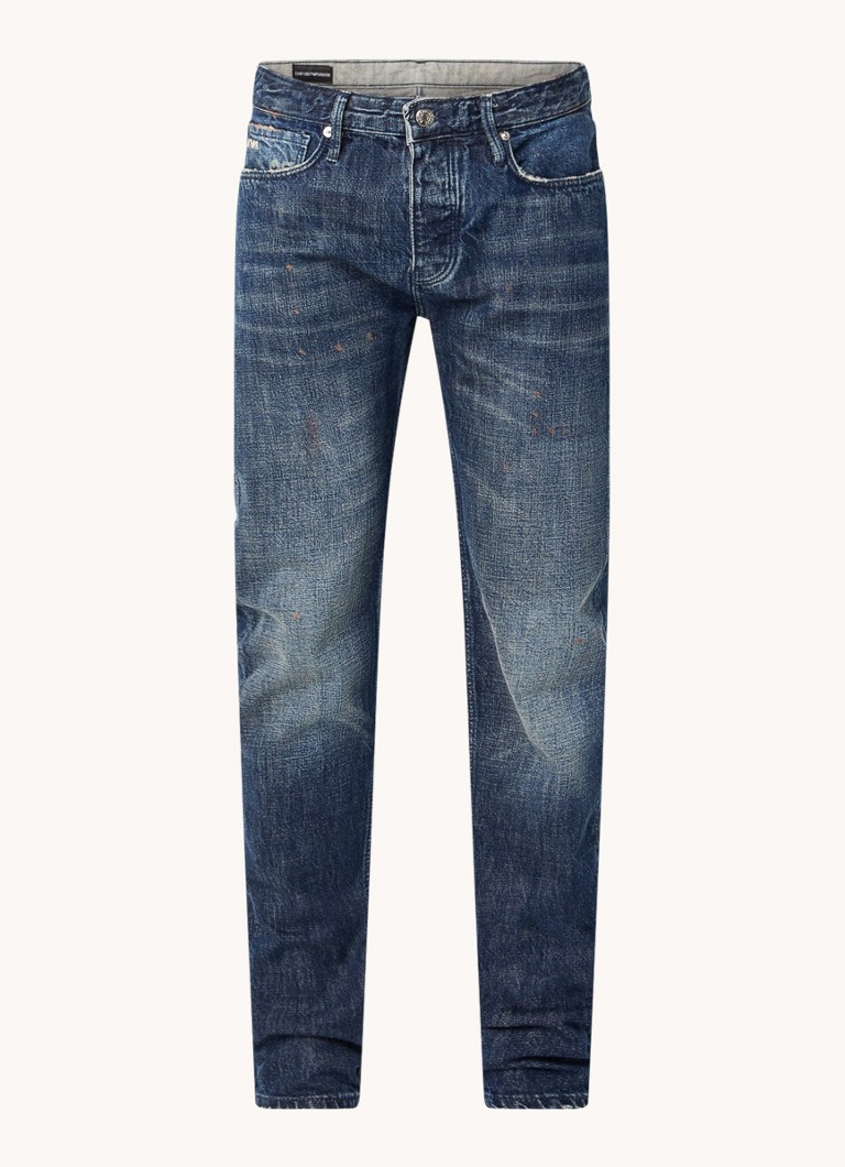Blugi Emporio Armani slim fit, într-o nuanță închisă, cu buzunare laterale.