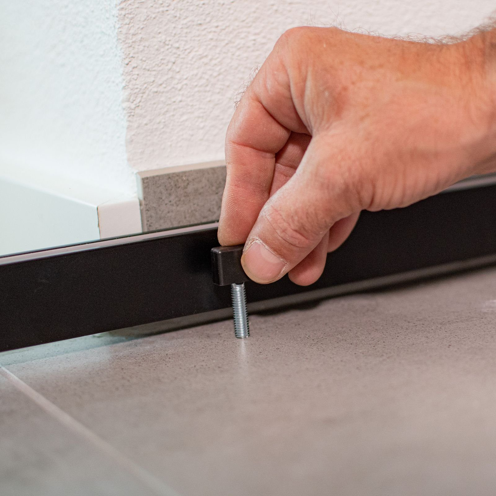inova wohnen Glasschiebetür mit schwarzem Aluminium Rahmen und Dekorleisten, 75,5 x 203,5 cm, Lofttür
