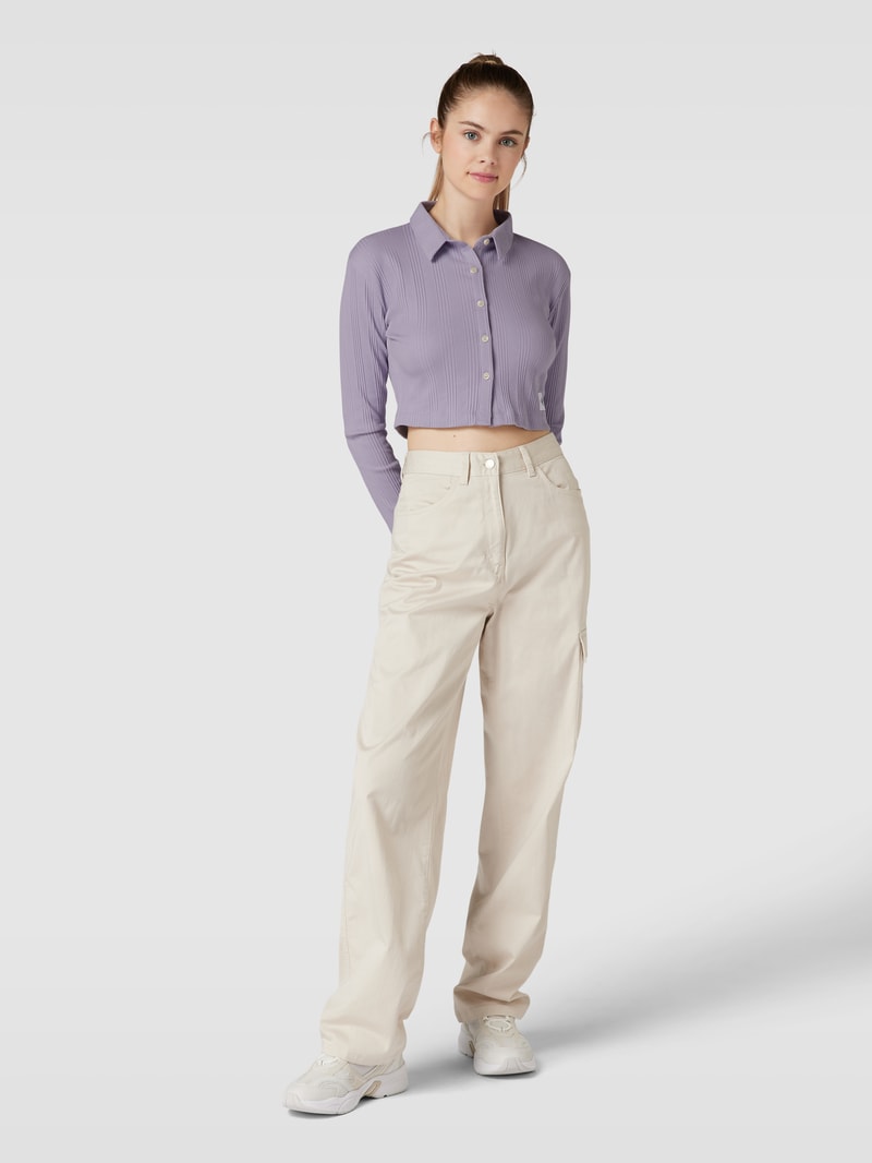 Cropped Strickjacke mit Label-Patch Modell 'BADGE ELONGATED' in lavendel