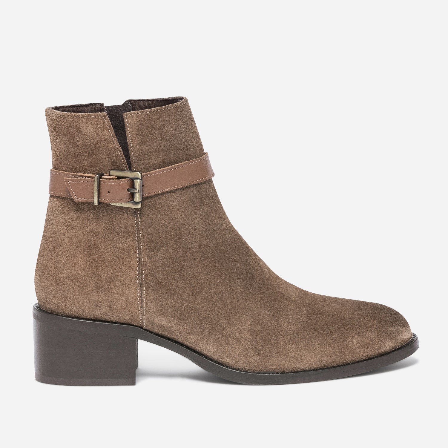 Boots marron en cuir velours à bride