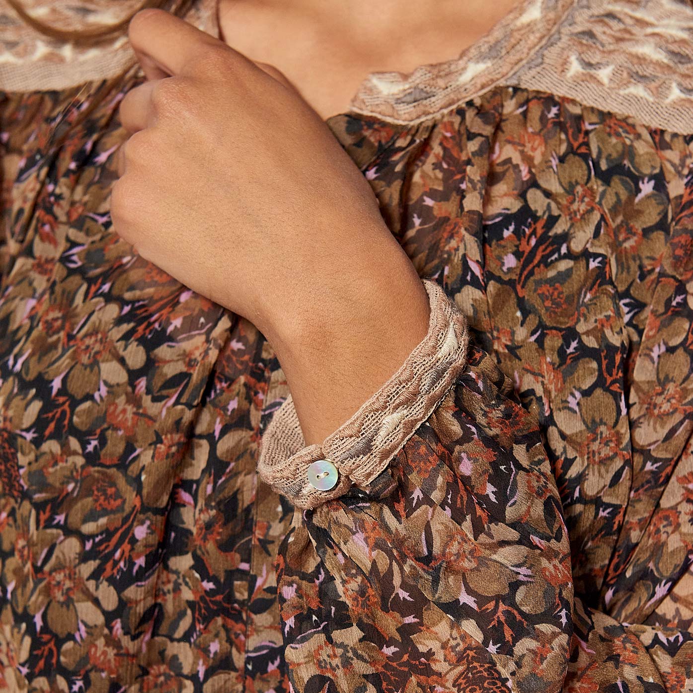 NETY   Blouse fleurie marron Femme