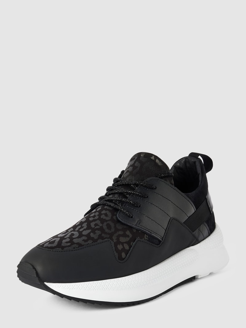 Sneaker mit Label-Detail in schwarz