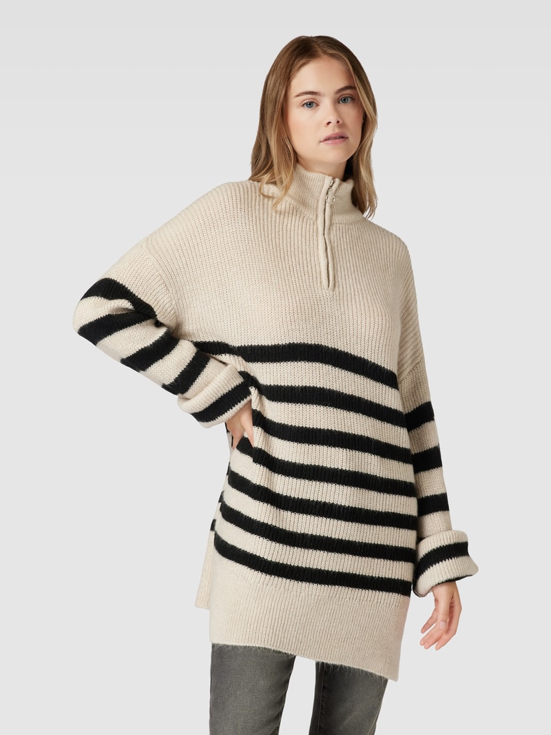 Strickpullover mit Stehkragen und Reißverschluss Modell 'ALFRIDA' in offwhite