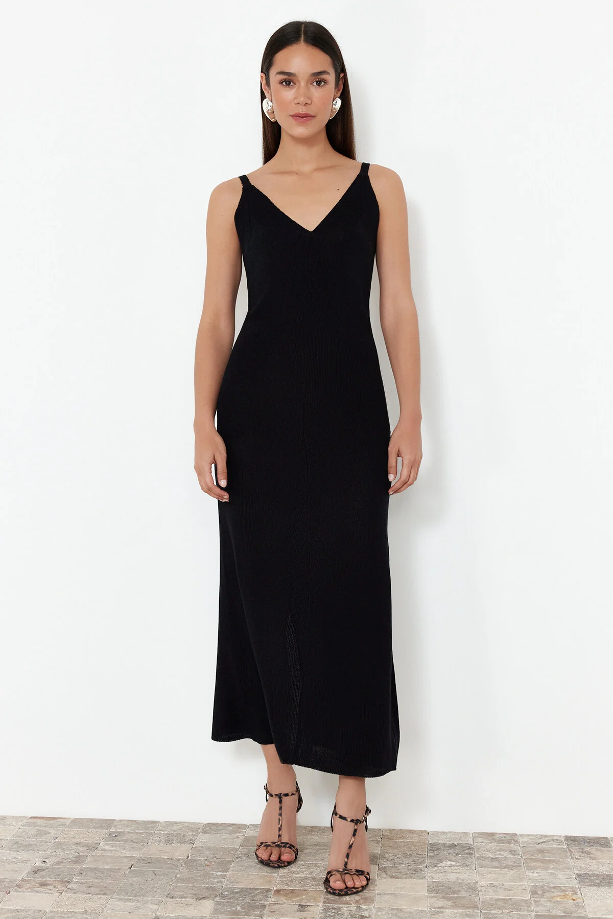 Trendyol Collection  Schwarzes Maxi-Strick-Basic-Kleid TWOSS20EL1574