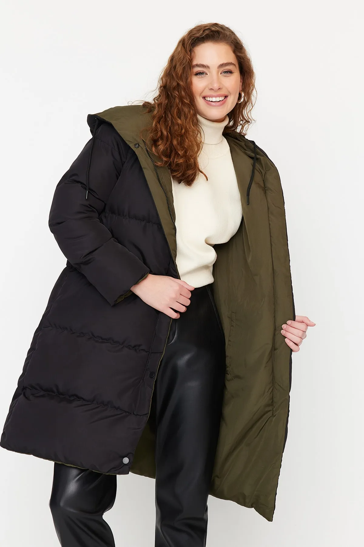 Trendyol Collection  Schwarz-khakifarbene, wendbare, wasserabweisende lange Pufferjacke mit Kapuze TWOAW23MO00052