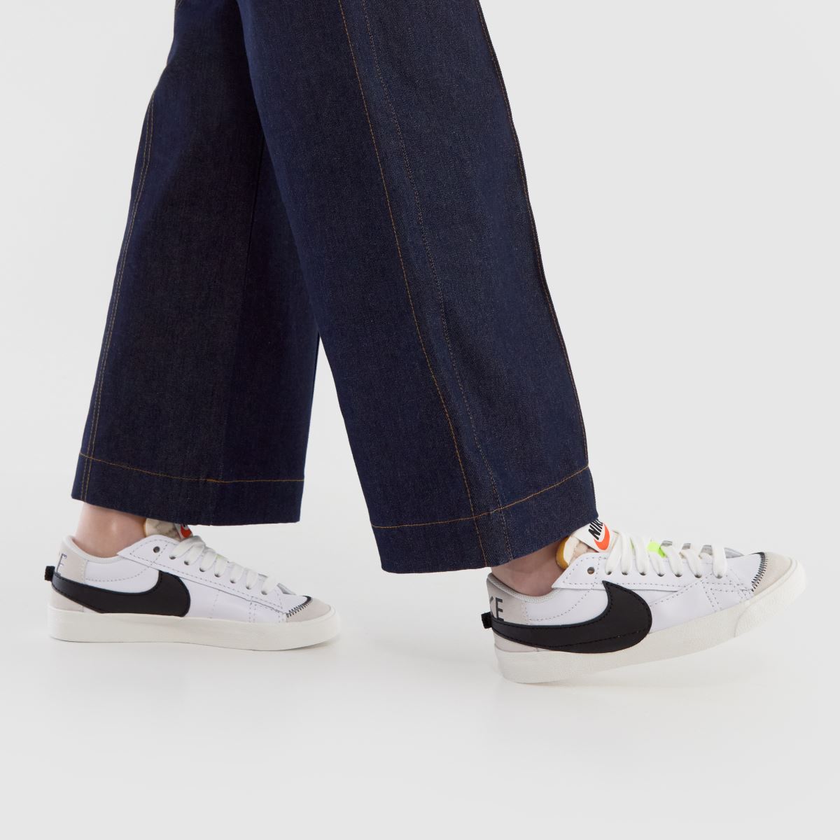 Nike Blazer Low 77 Jumbo Edzőcipő Fehér & Fekete Színben