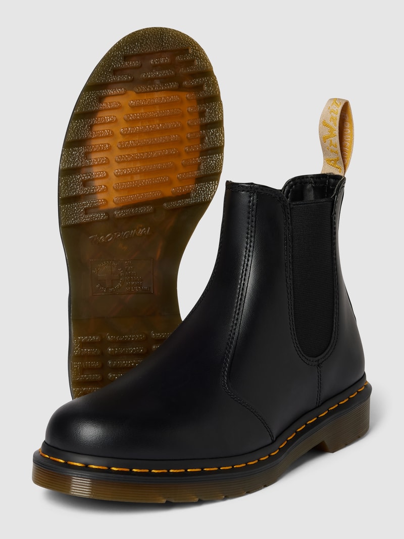 Chelsea Boots in Leder-Optik in schwarz