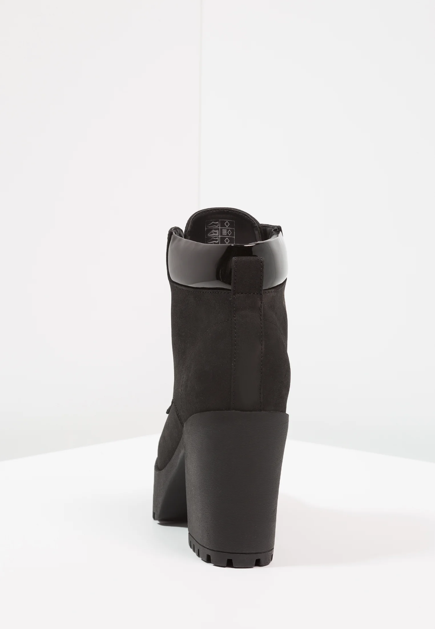 Botines de tacón par e impar