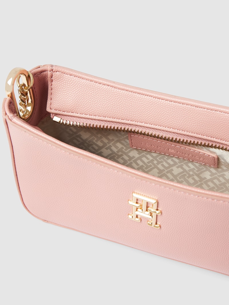 Umhängetasche mit Label-Applikation Modell 'TIMELESS' in rosé