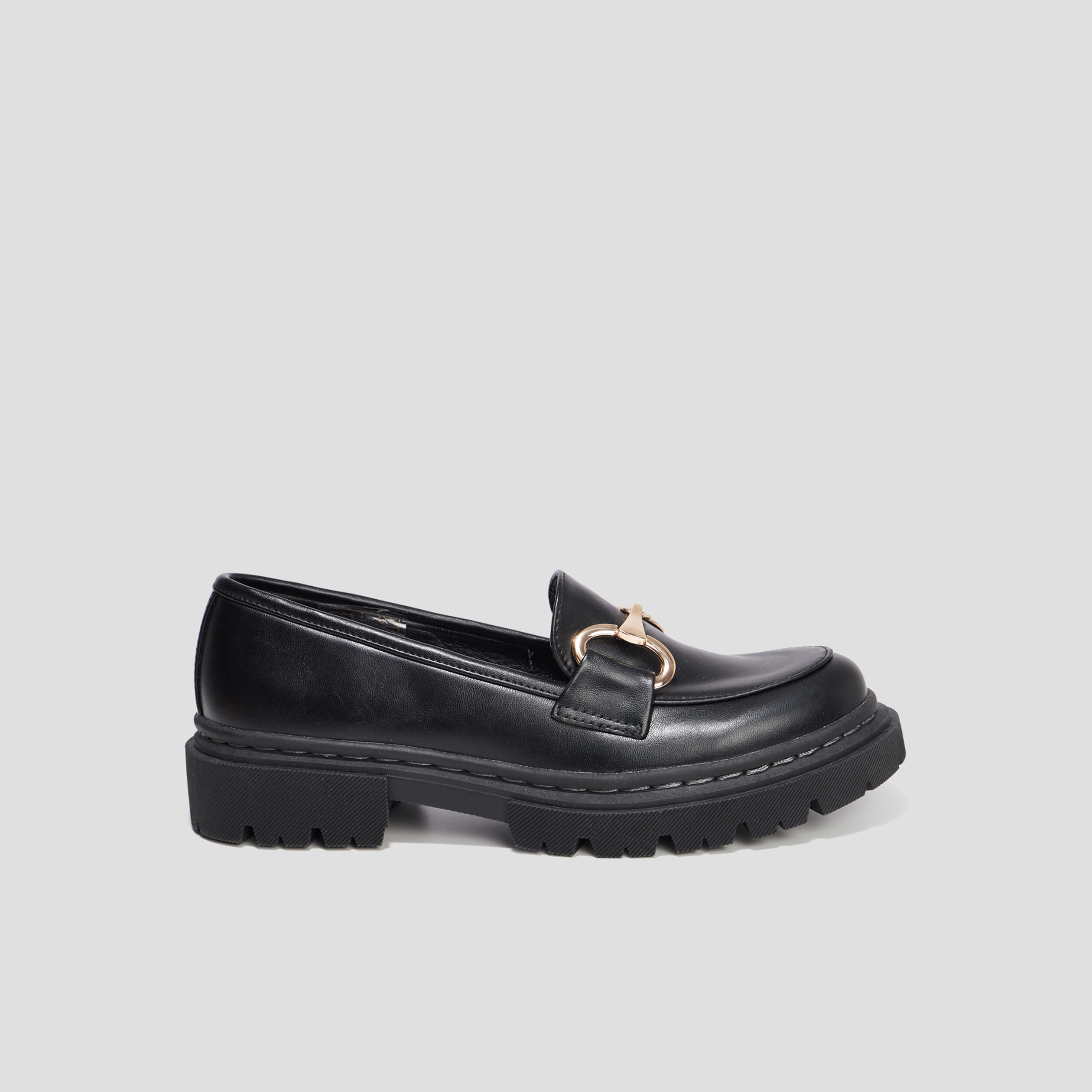 Mocassins crantés détail chaîne Liberto noir femme | La Halle