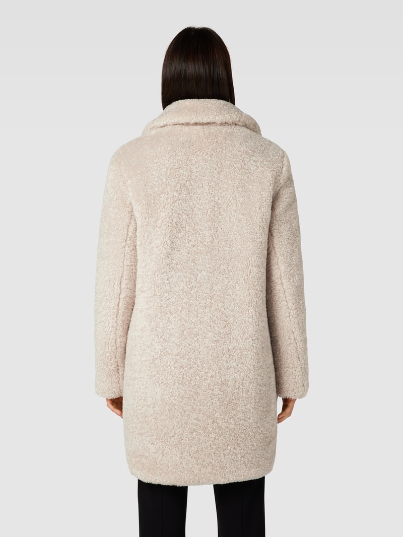 Mantel aus Teddyfell in offwhite