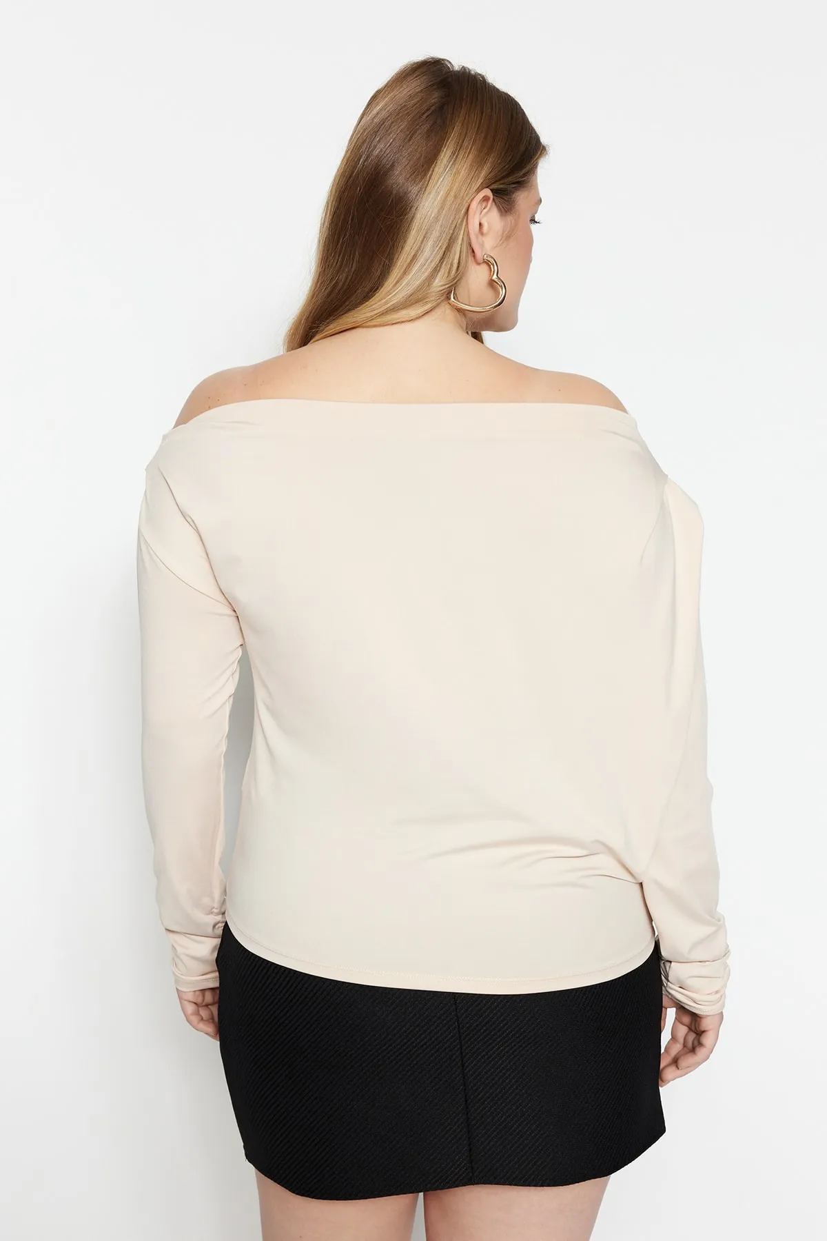 Trendyol Curve  Stone Scuba Shoulder Detaillierte, flexible Strickbluse TBBAW23AF00010