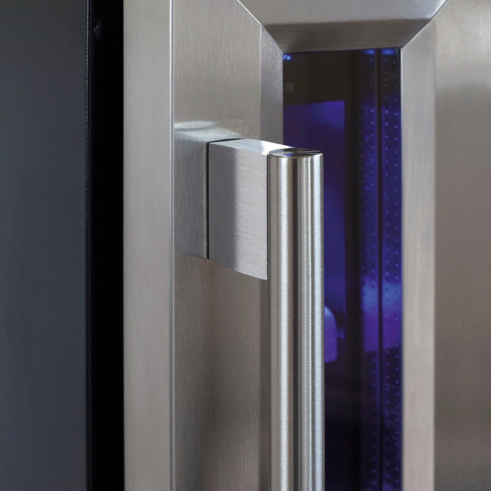 Amica Weinkühlschrank WK 341 101 E,für 6 Standardflaschen á 0,75l, Standkühlschrank