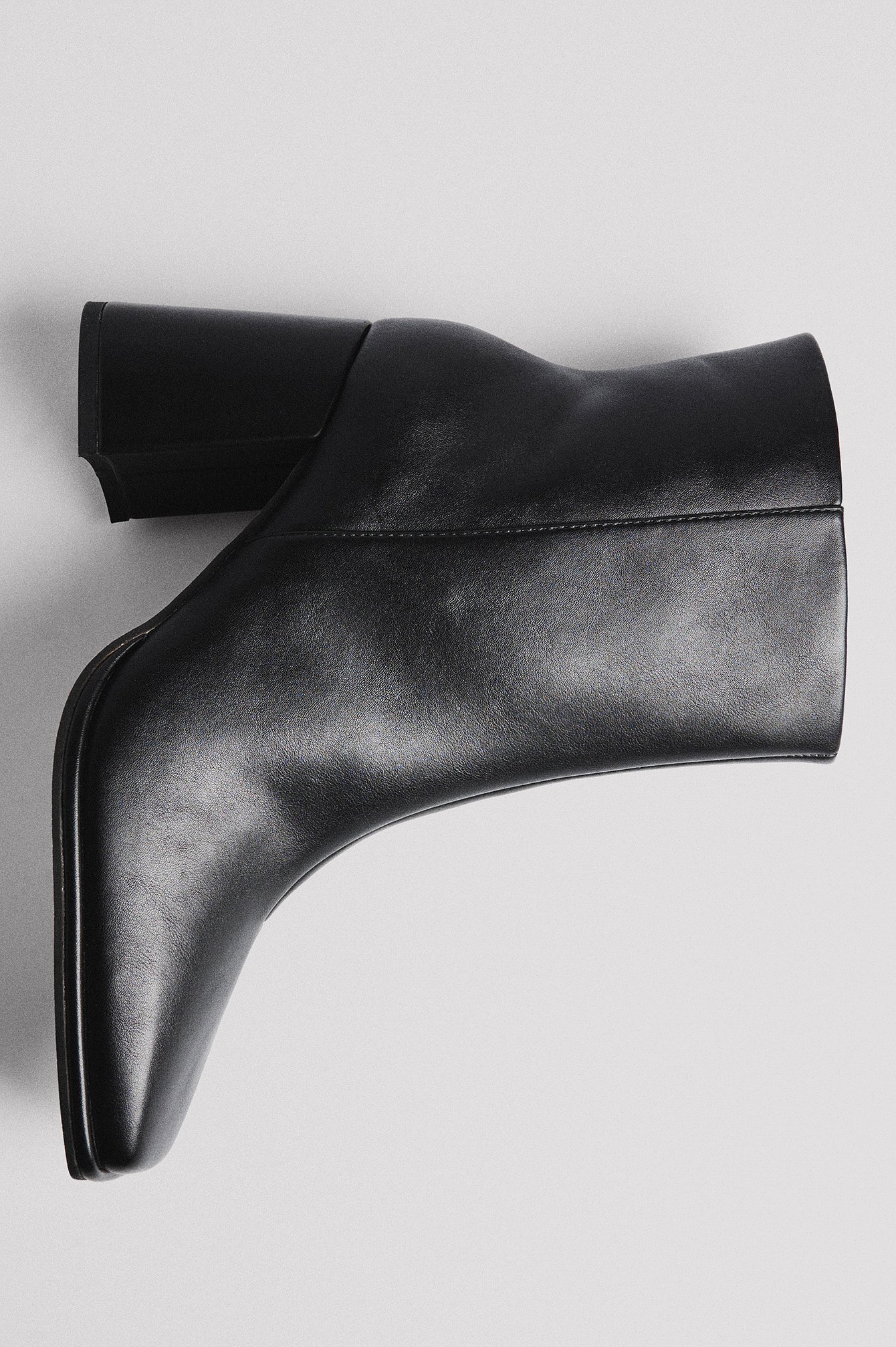 Stiefeletten mit eckiger Zehe