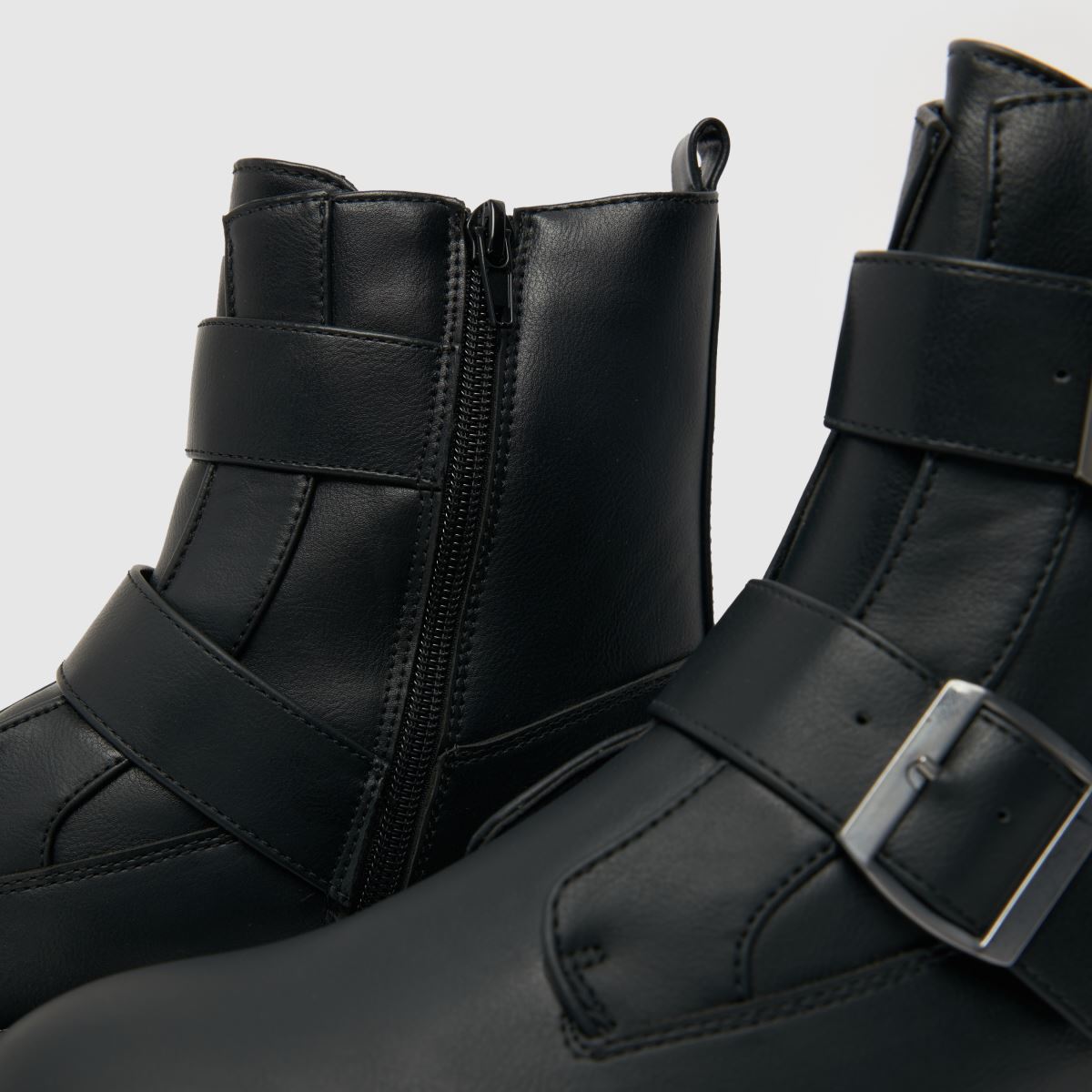 Schuh – Aubrey – Svarta stövlar med spänne