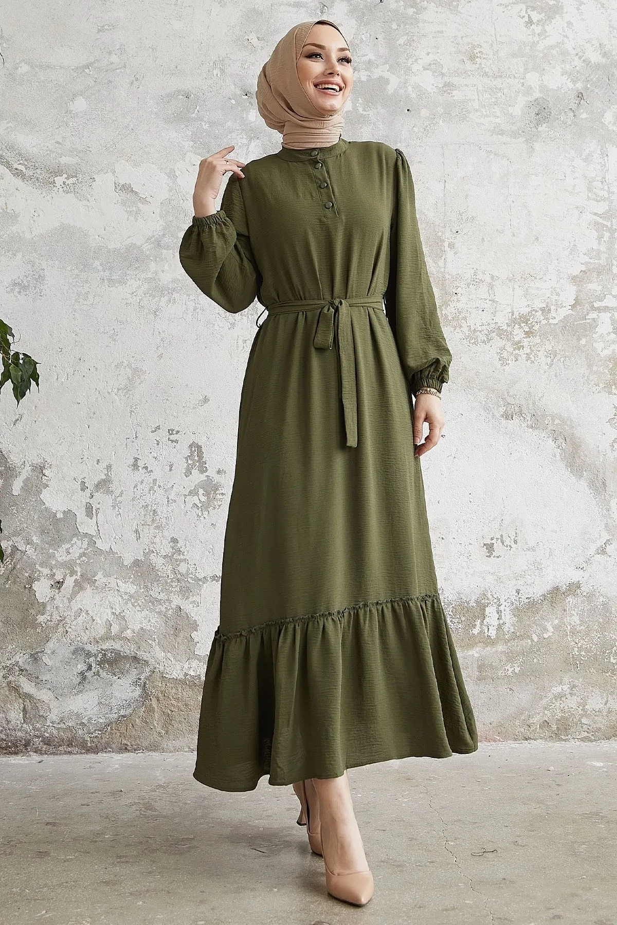 InStyle  Meyra Ayrobin-Kleid mit Knöpfen – Khaki