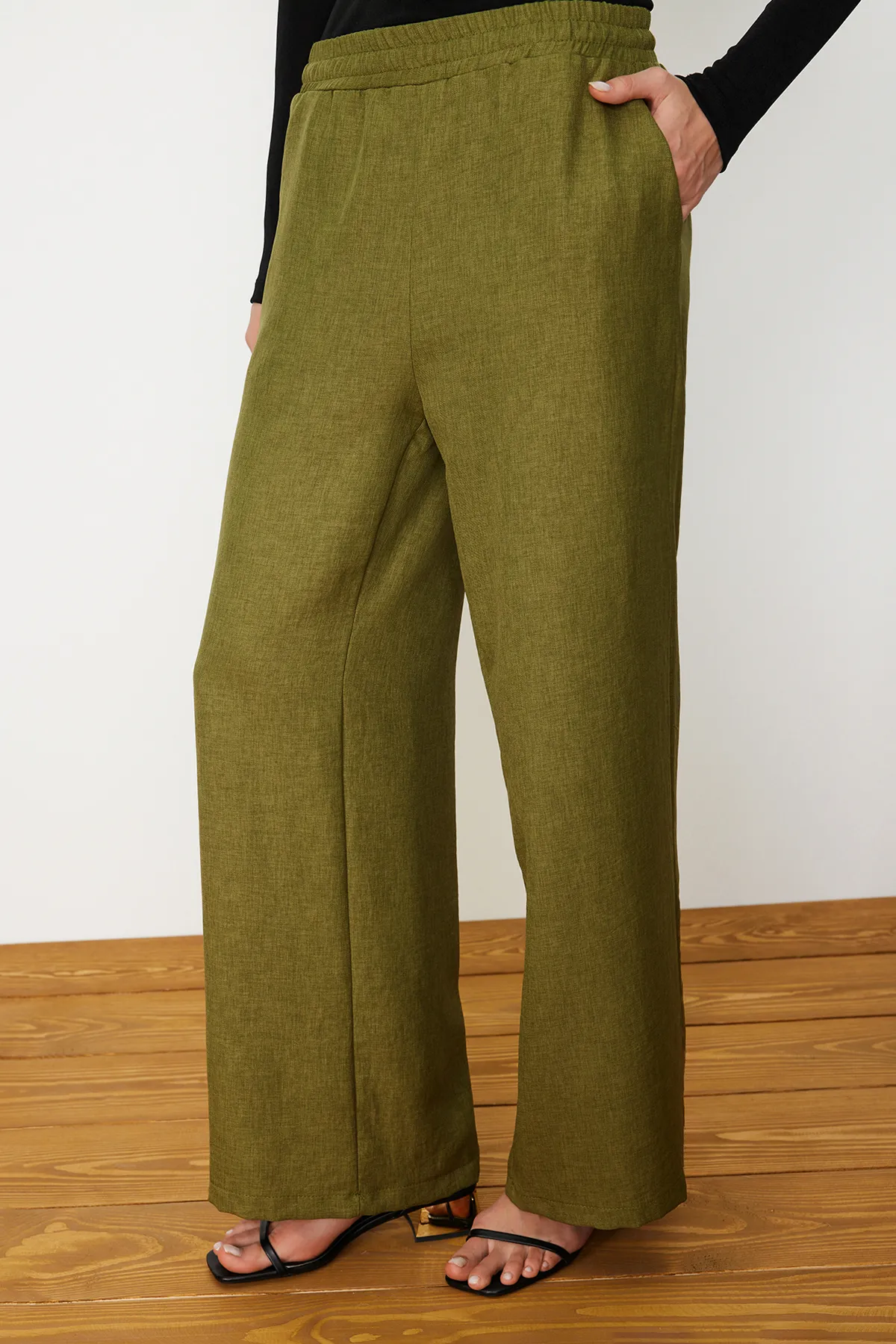 Trendyol Modest  Set aus gewebtem Unter- und Oberteil in Khaki-Leinenoptik mit seitlicher Bindung TCTSS24US0001