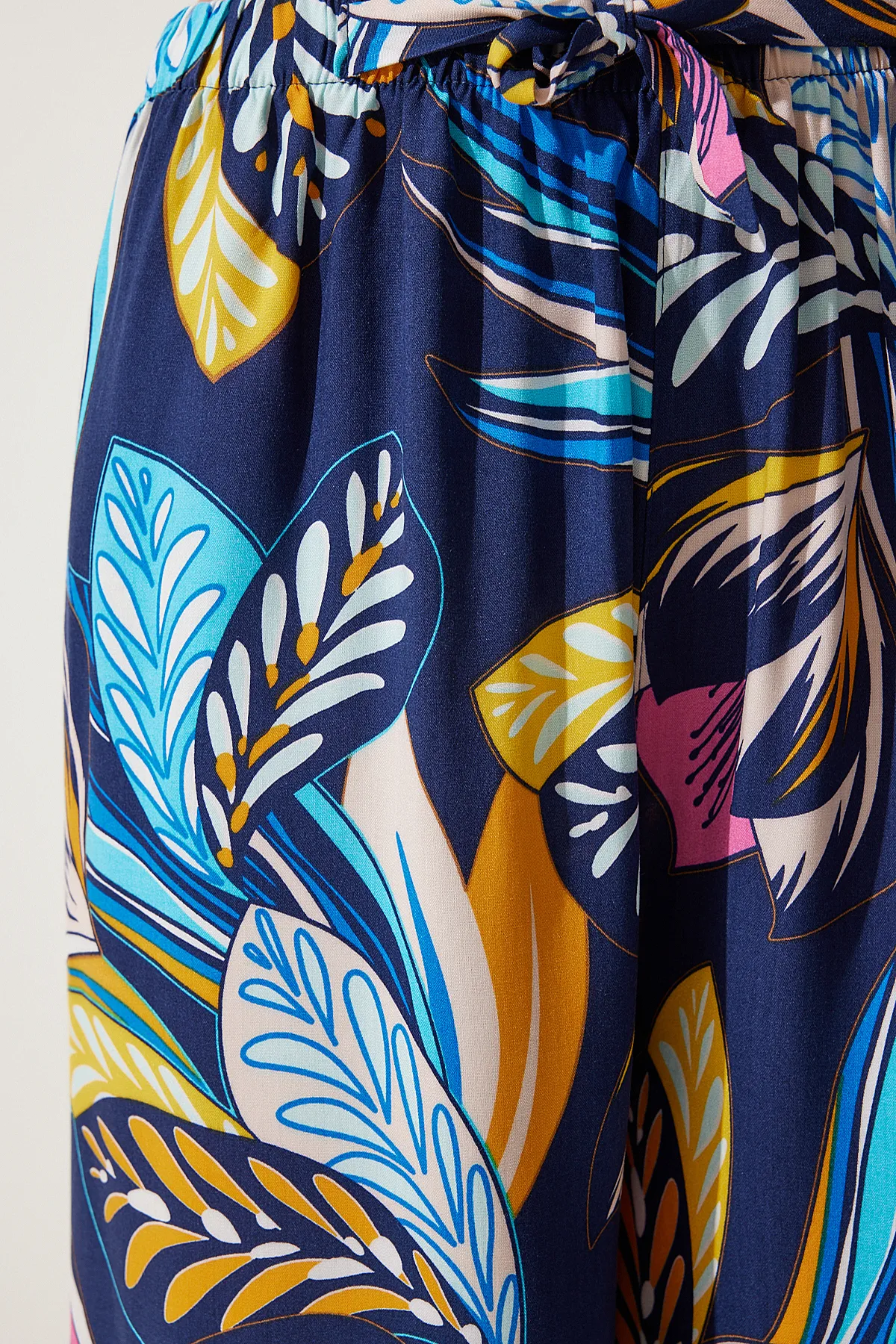 Happiness İstanbul  Marineblaue und gelbe Damenhose mit hoher Taille, lockere Sommerhose aus Viskose, BH00354