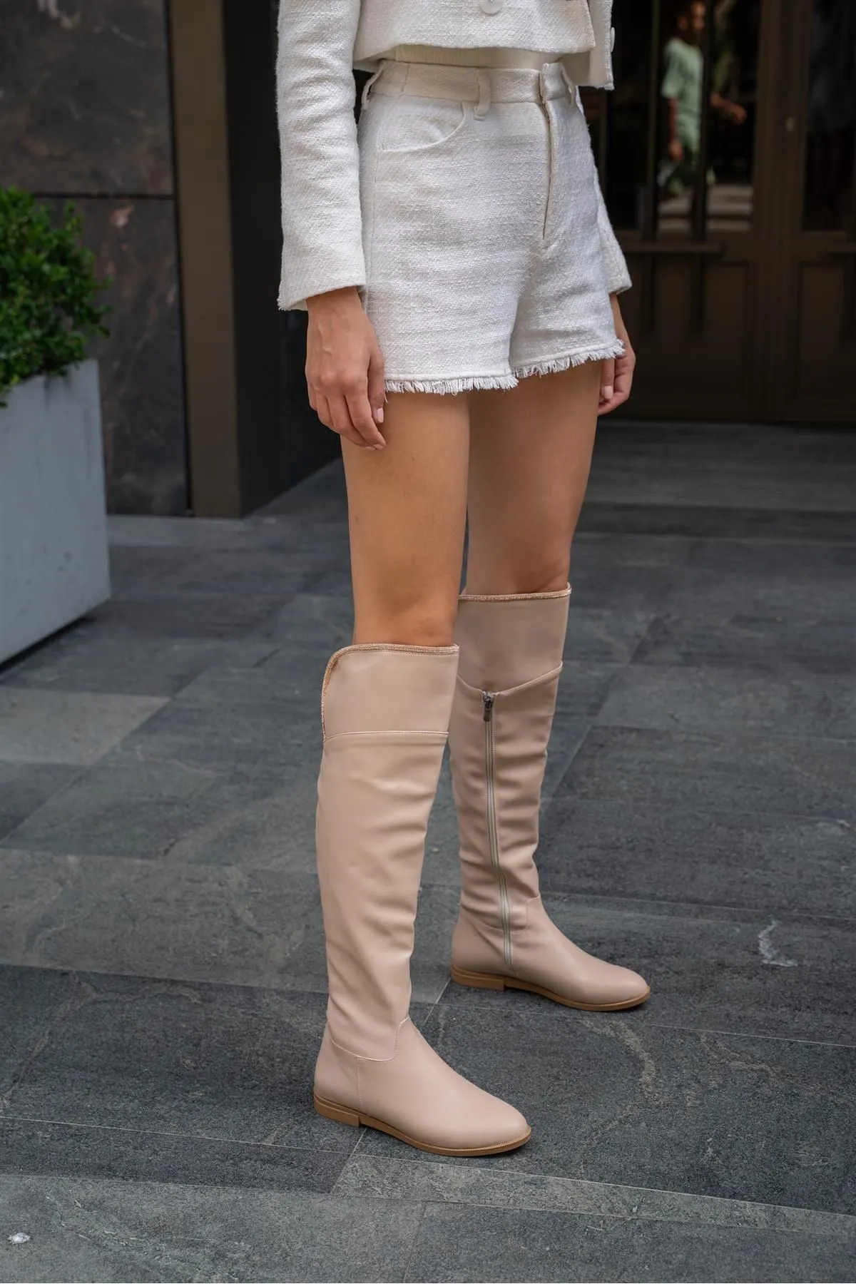 Madamra  Nerzfarbene Damen-Stiefel aus langem Leder mit Steindetails