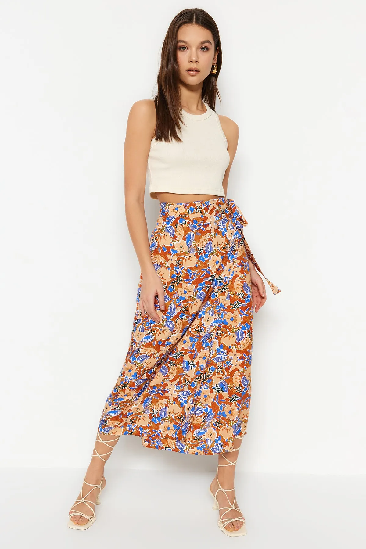 Trendyol Collection  Mehrfarbiger, floral gemusterter Midi-Webrock aus Viskosestoff TWOSS23ET00294