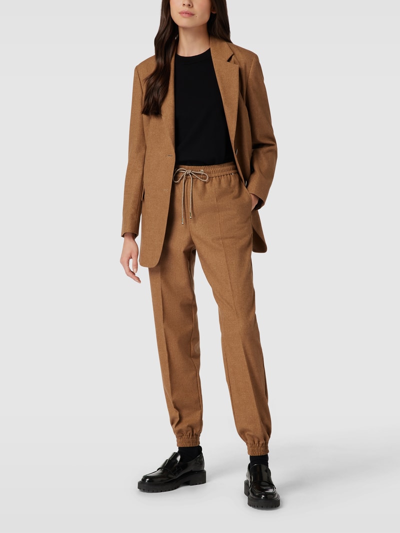 Hose mit seitlichen Eingrifftaschen Modell 'Talimala' in camel