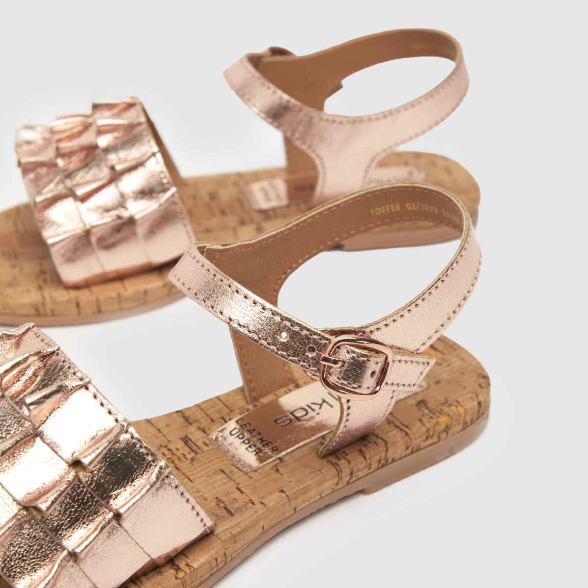 Schuh bronsfärgade toffee-räsiga sandaler för flickor