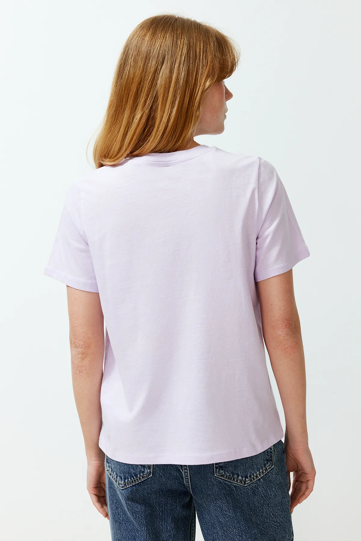 Trendyol Collection  Lilafarbenes, geripptes, reguläres Strick-T-Shirt mit Rundhalsausschnitt TWOSS24TS00050