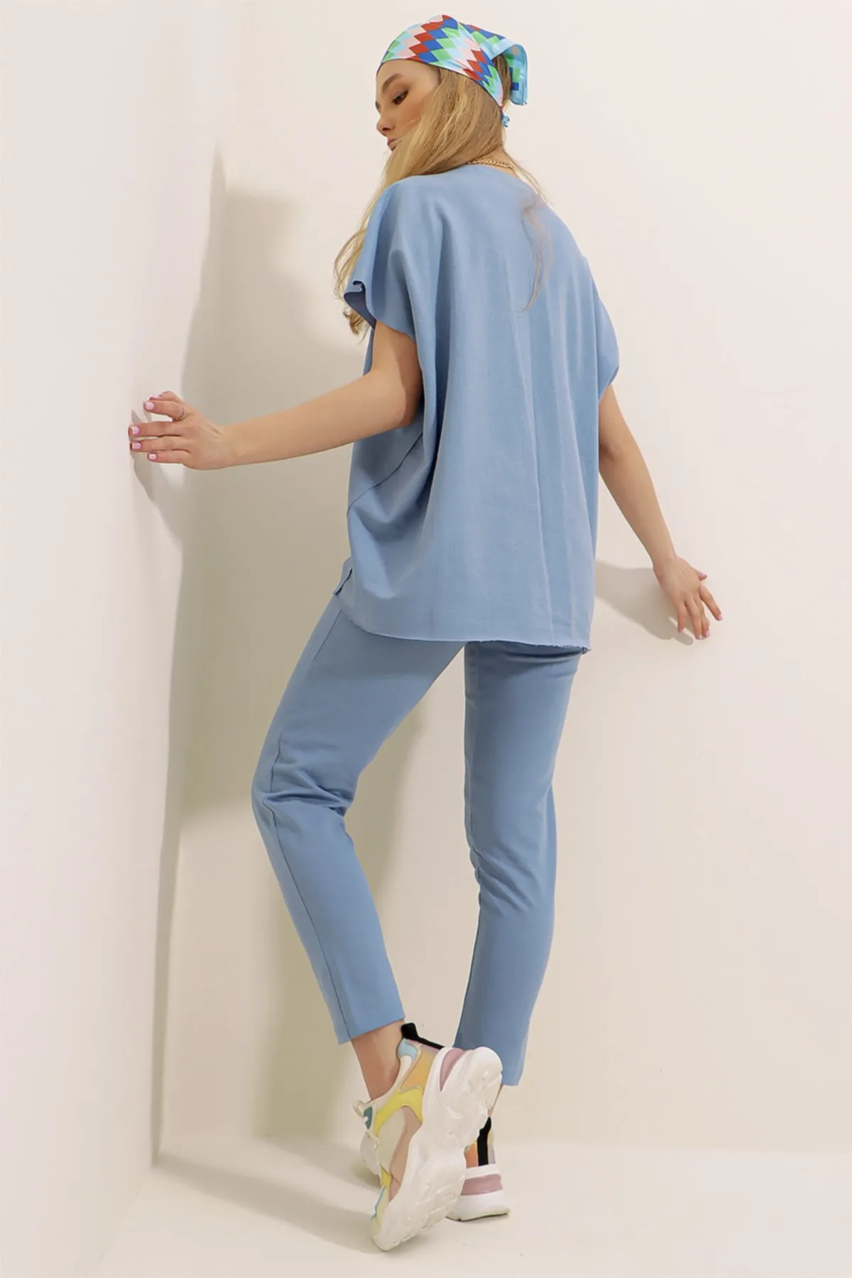 Trend Alaçatı Stili  Blauer gerippter Trainingsanzug mit Rundhalsausschnitt für Damen ALC-X5885
