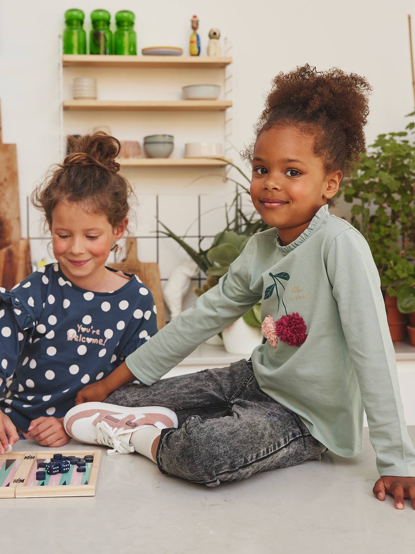 Vertbaudet Mädchen Jeans mit Stoffgürtel, Mom-Fit - schwarz
