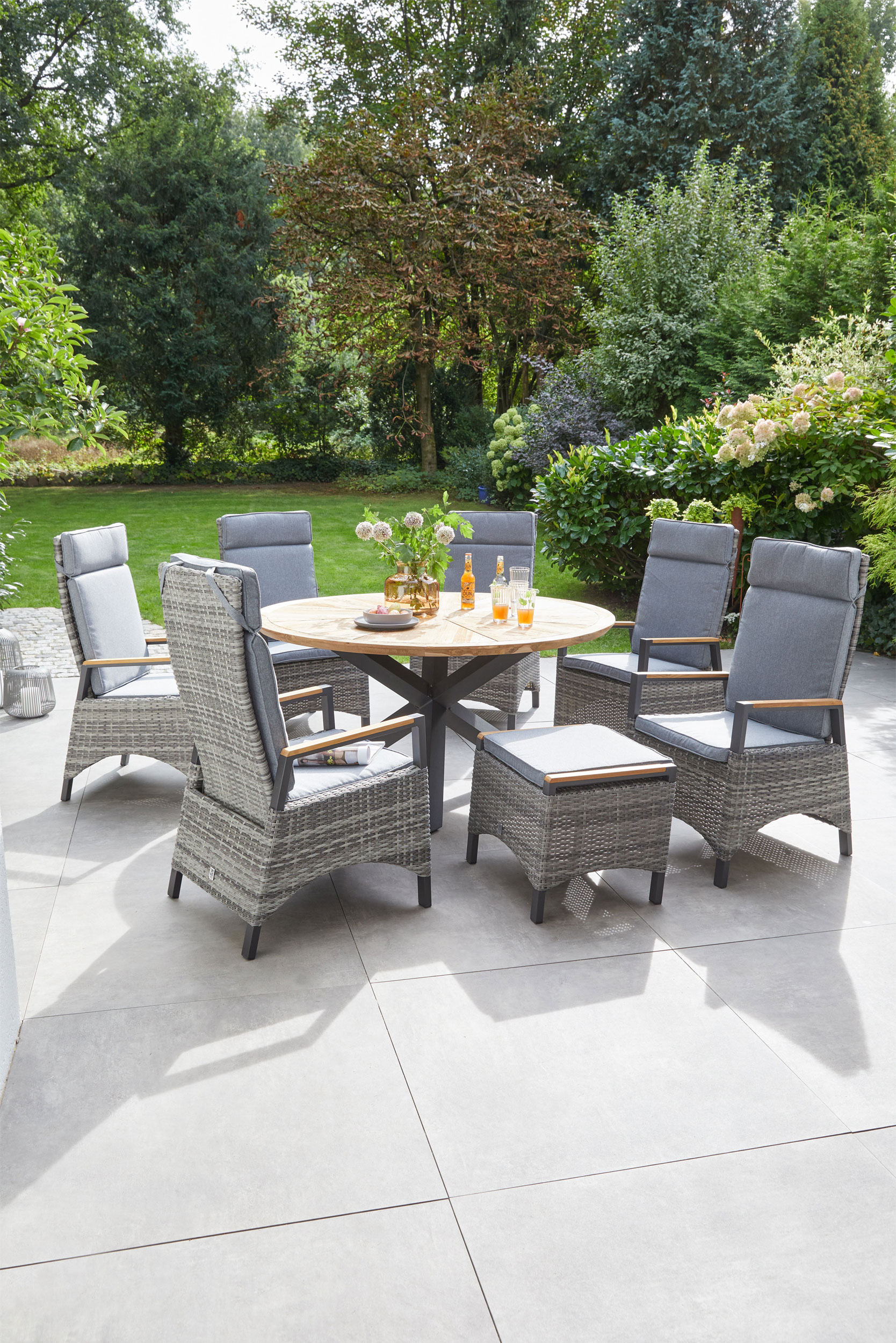 OUTDOORGartentisch Teak rund X-Fuß