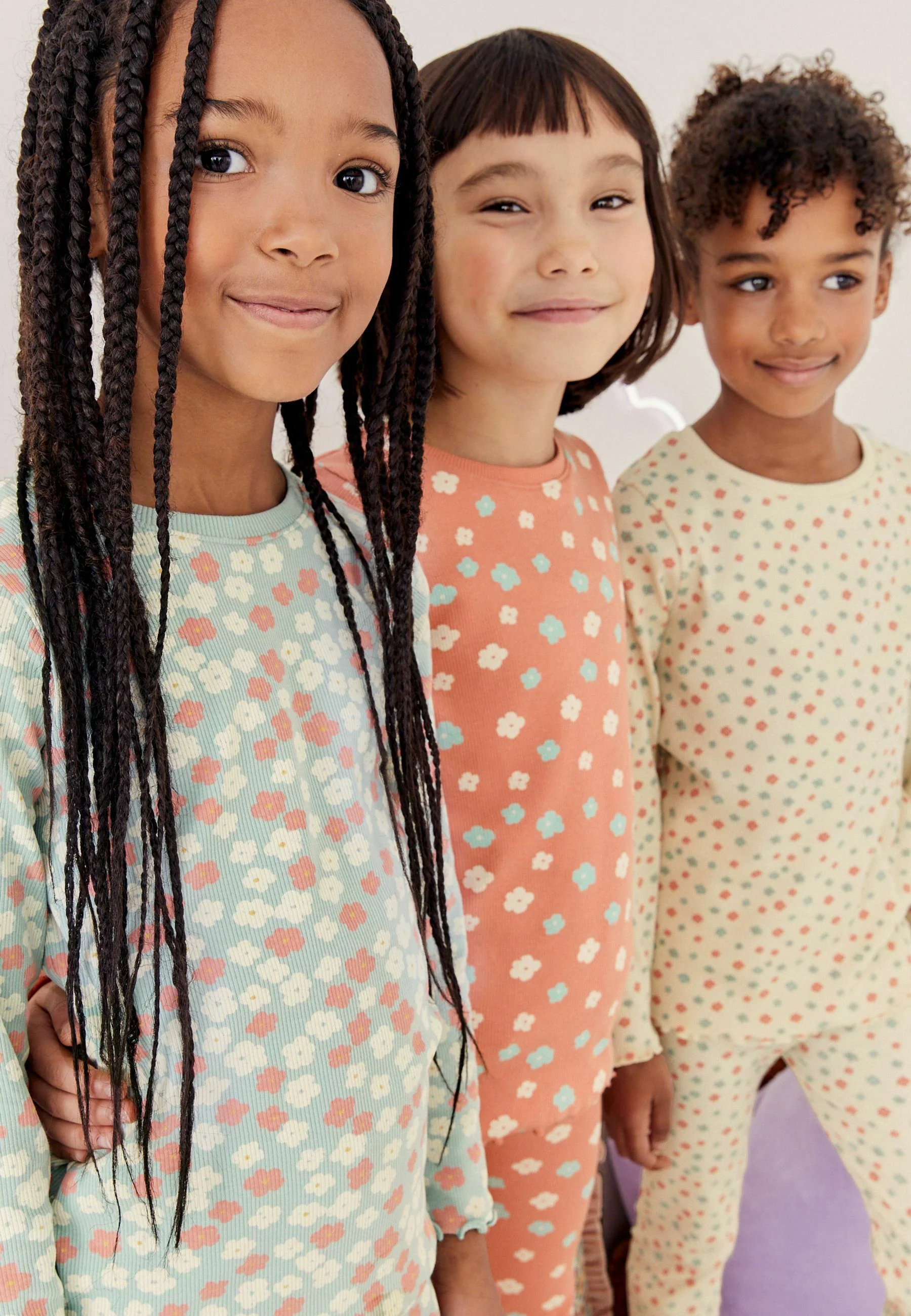 Siguiente PAQUETE DE 3 PIJAMAS FLORALES DE AJUSTE REGULAR