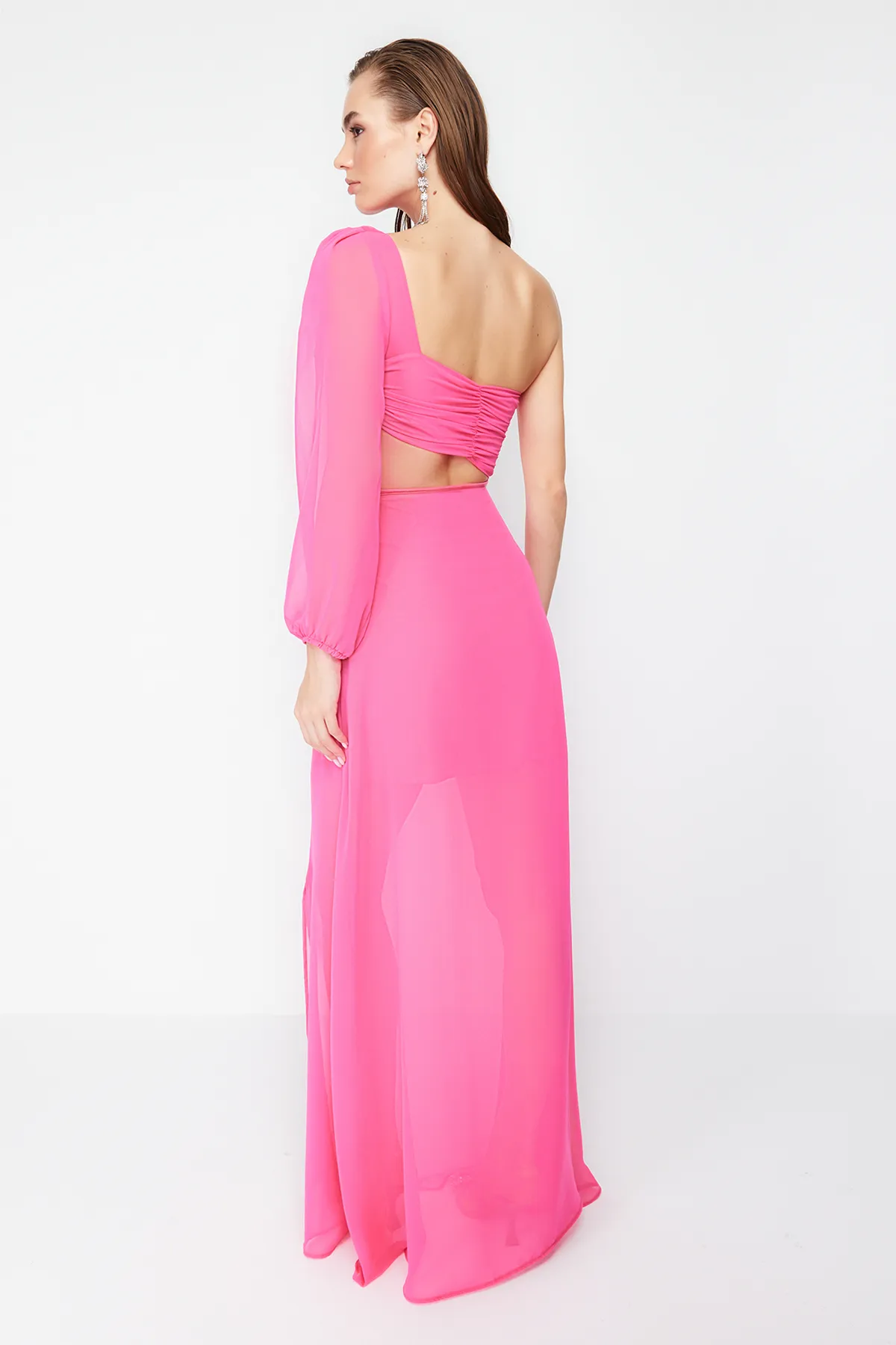 Trendyol Collection  Langes Abendkleid aus Chiffon mit Farbverlauf in Fuchsia mit gefüttertem Fenster/Ausschnitt und Ausschnitt TPRSS23AE00077