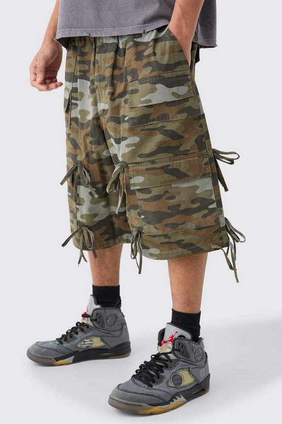 Weite Camouflage Cargo-Shorts mit elastischem Bund