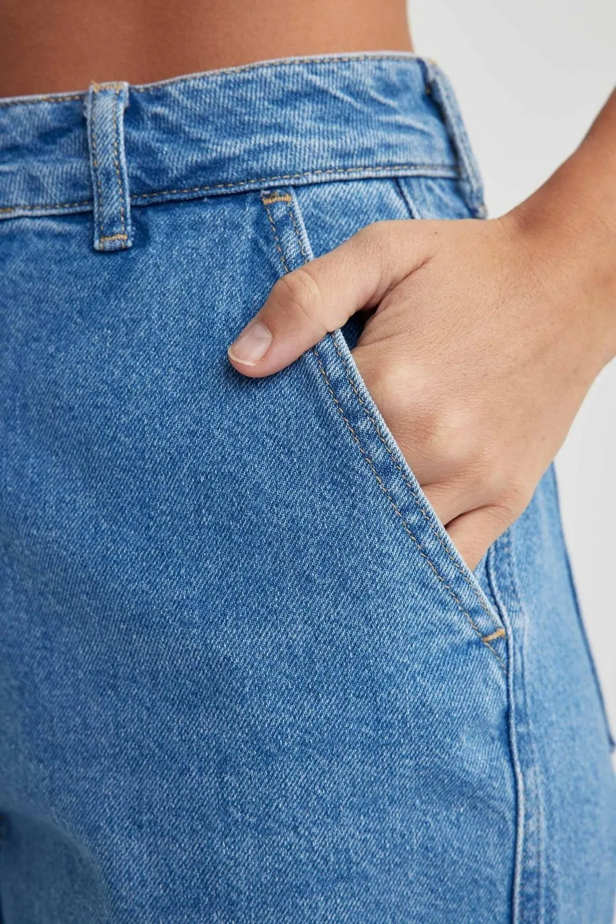DeFacto  Weite Jeanshose aus 100 % Baumwolle mit Cargotasche